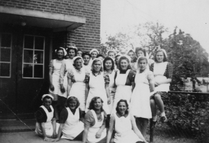 F552 1946 Huishoudschool groepsfoto 4